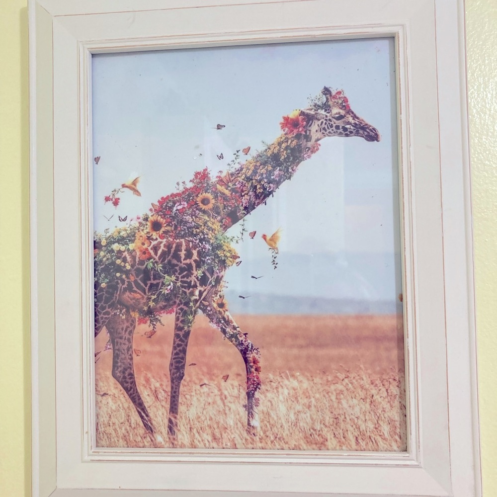 Framed giraffe print. Boho / flowers